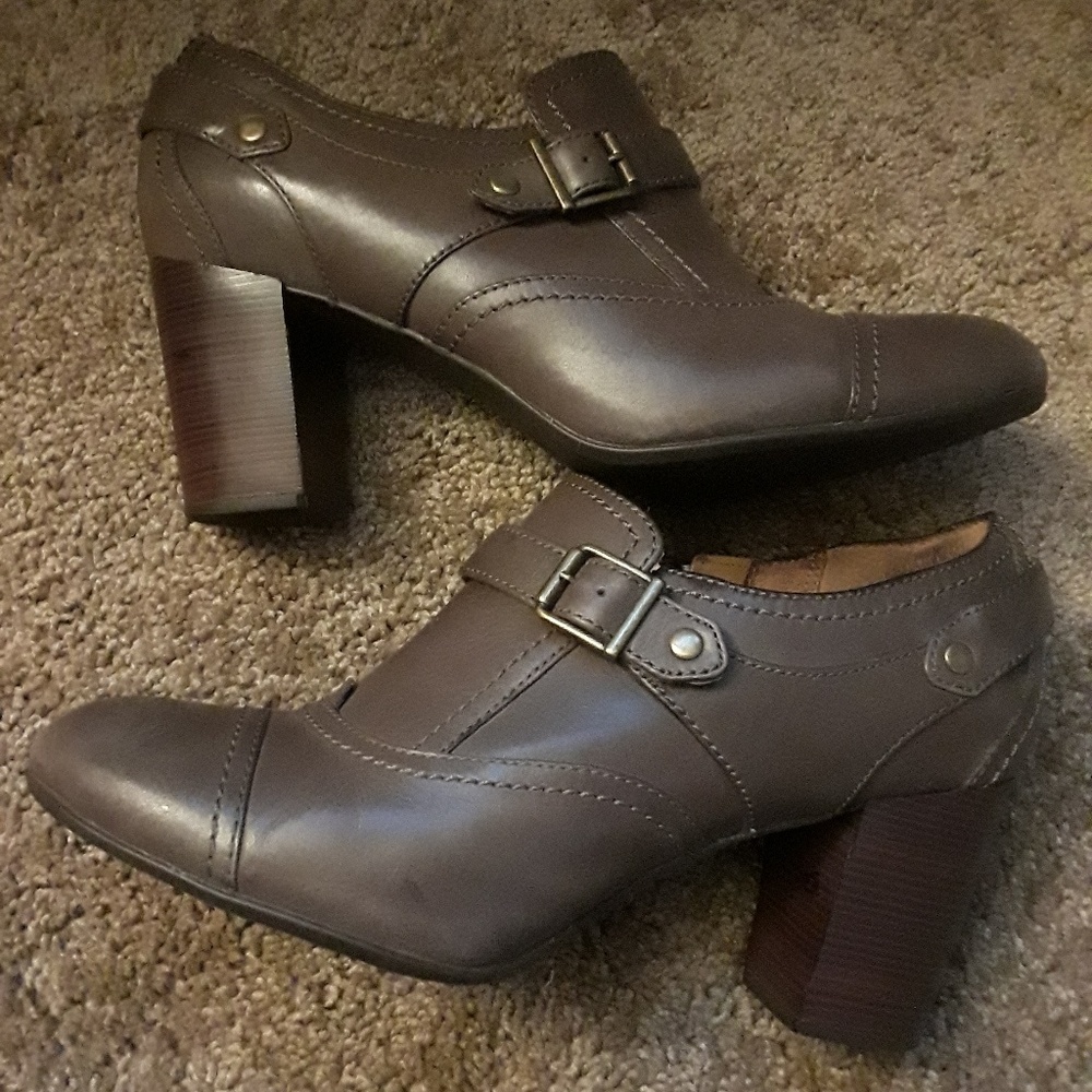 Ladies Clark's  Taupe Booties